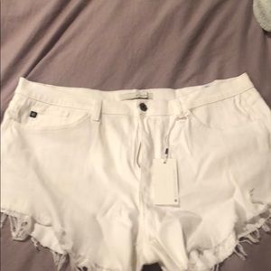 Adorable white fringed short shorts